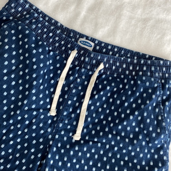 Old Navy navy blue white dotted print shorts - Picture 3 of 17
